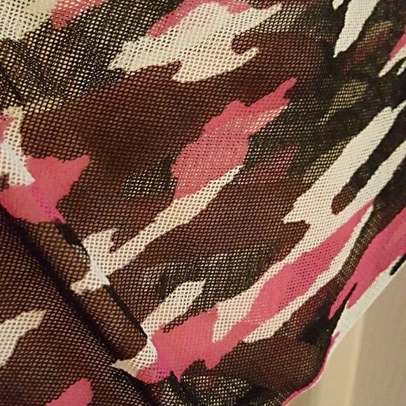 💖🖤HOT PINK, BLACK & WHITE PRINT TOP🖤💖 - Picture 5 of 8